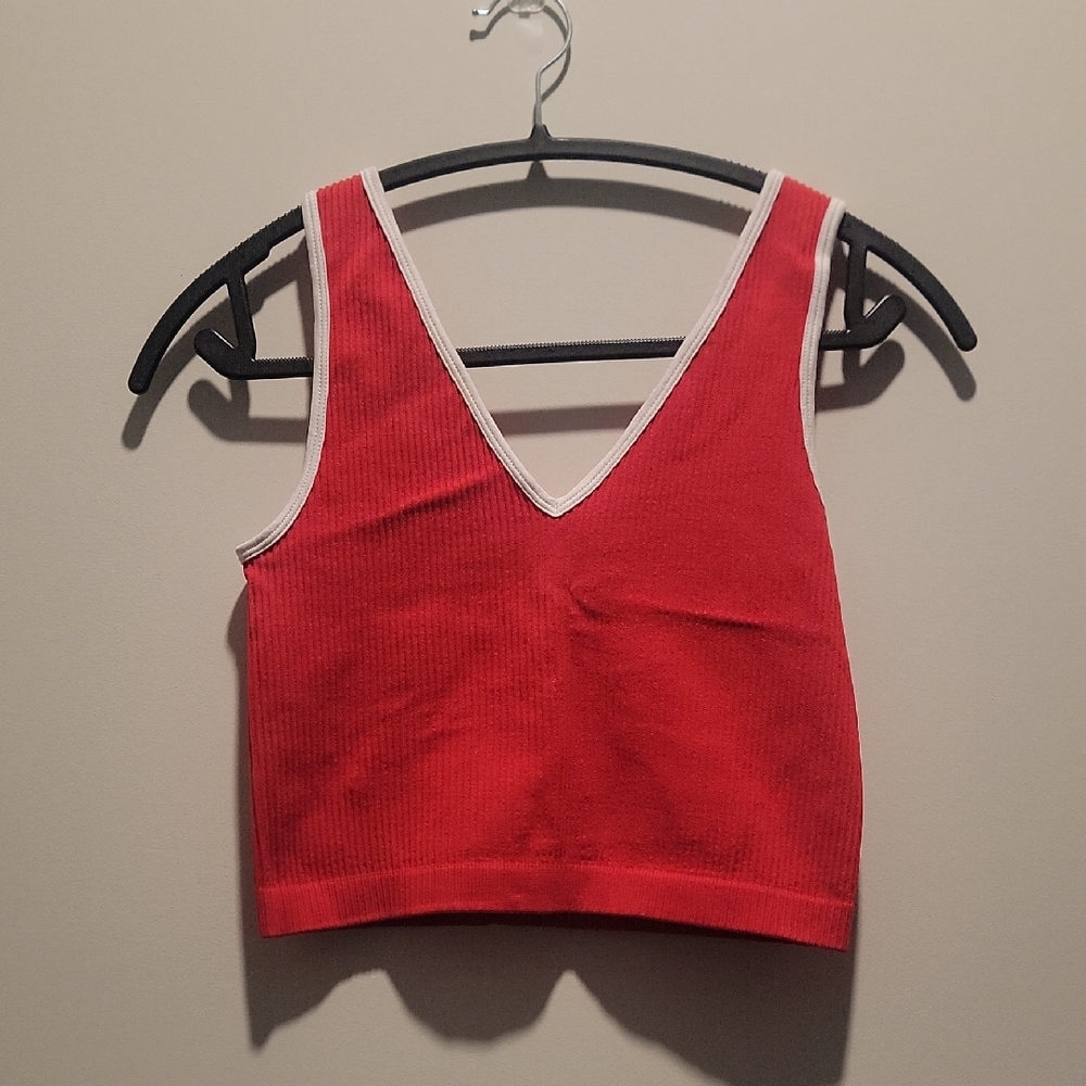 Buckle Freshwear Red V-Neck Ribbed Crop Top
